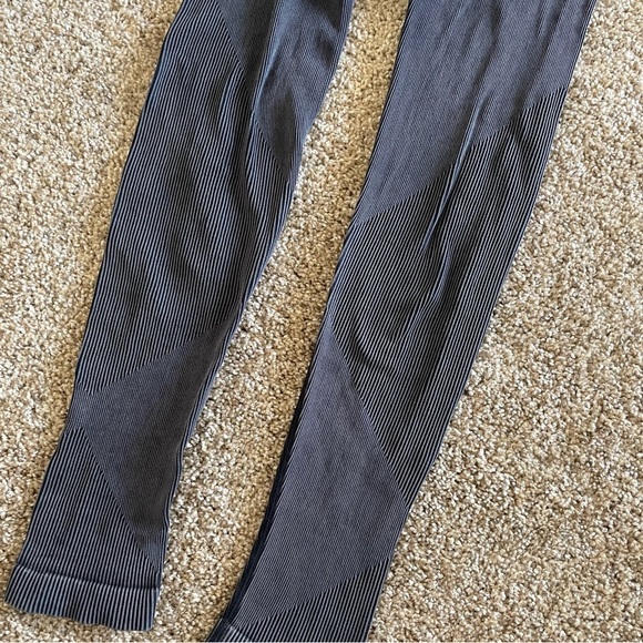 Senita Athletics Crop Seamless Leggings Women’s Large Gray Vintage Washed Ribbed - Picture 5 of 12
